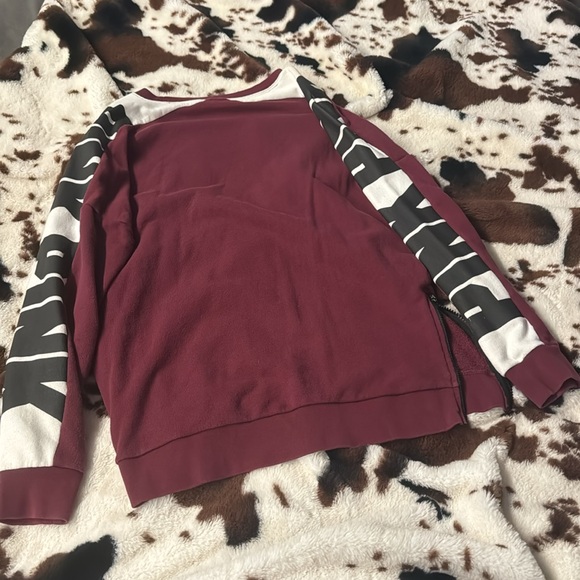 Pink crew neck with side zippers size medium color burgundy - Picture 2 of 2